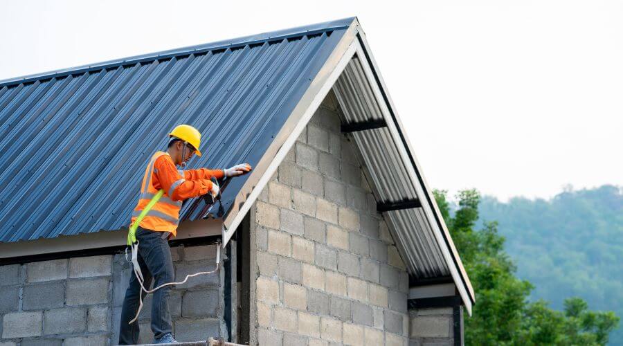 Professional metal roof installation in Wilsonville, OR